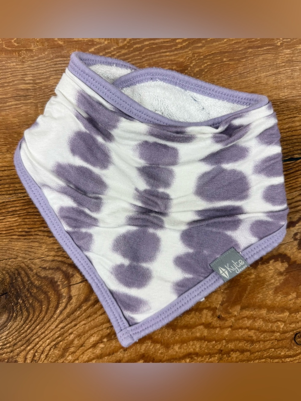 Kyte BABY Lavender Dot Bandana Bib - Lavender and White